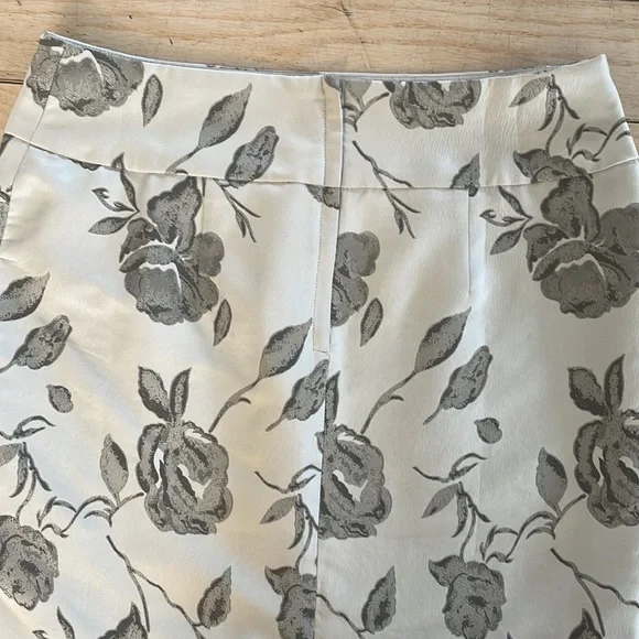 RW&CO. Fully lined lightweight silver grey and black floral pencil skirt SIZE 6 - Picture 4 of 6